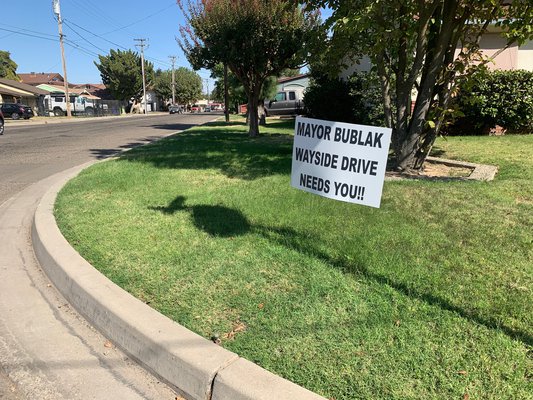 Wayside drive signs